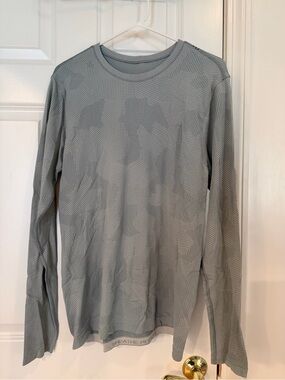 lululemon athletica Men’s Long Sleeve Crew in Light blue Geometric